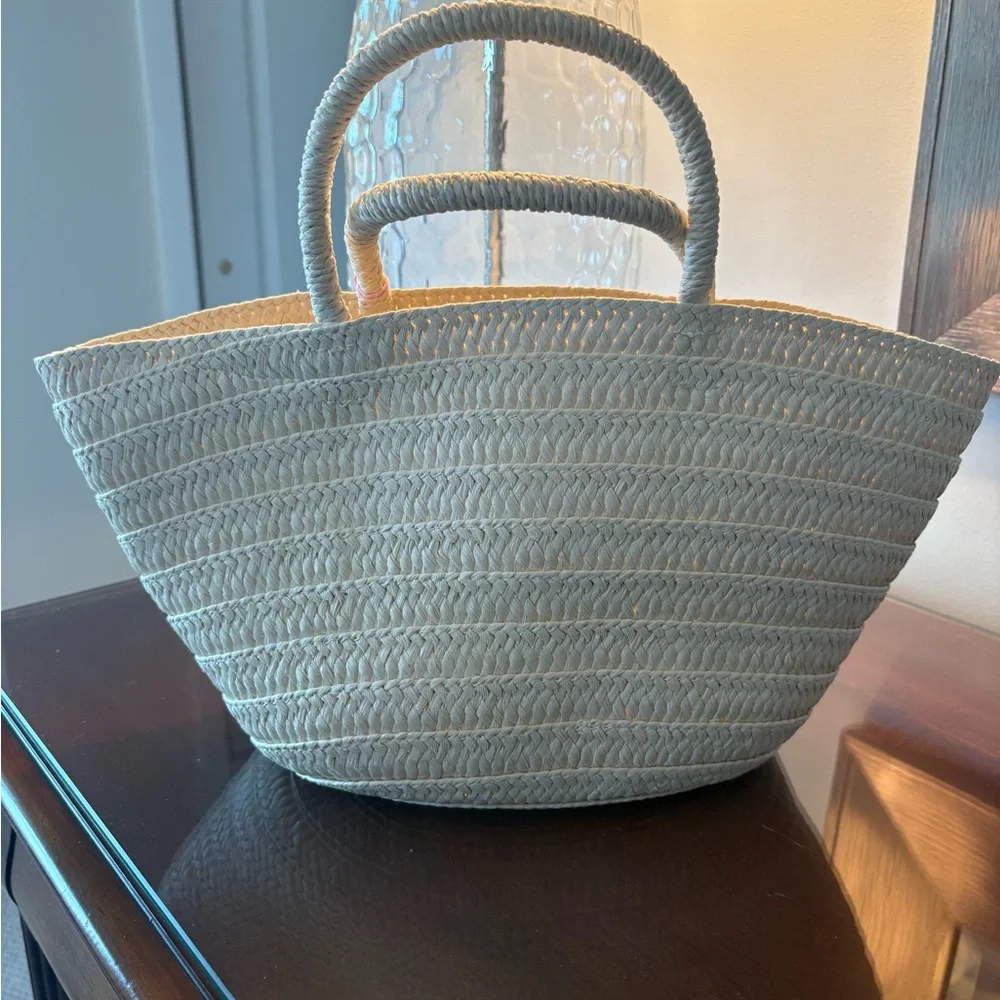 Boden bag NWT basket tote Straw Tote with Crochet Strawberry Appliqués - Picture 5 of 9